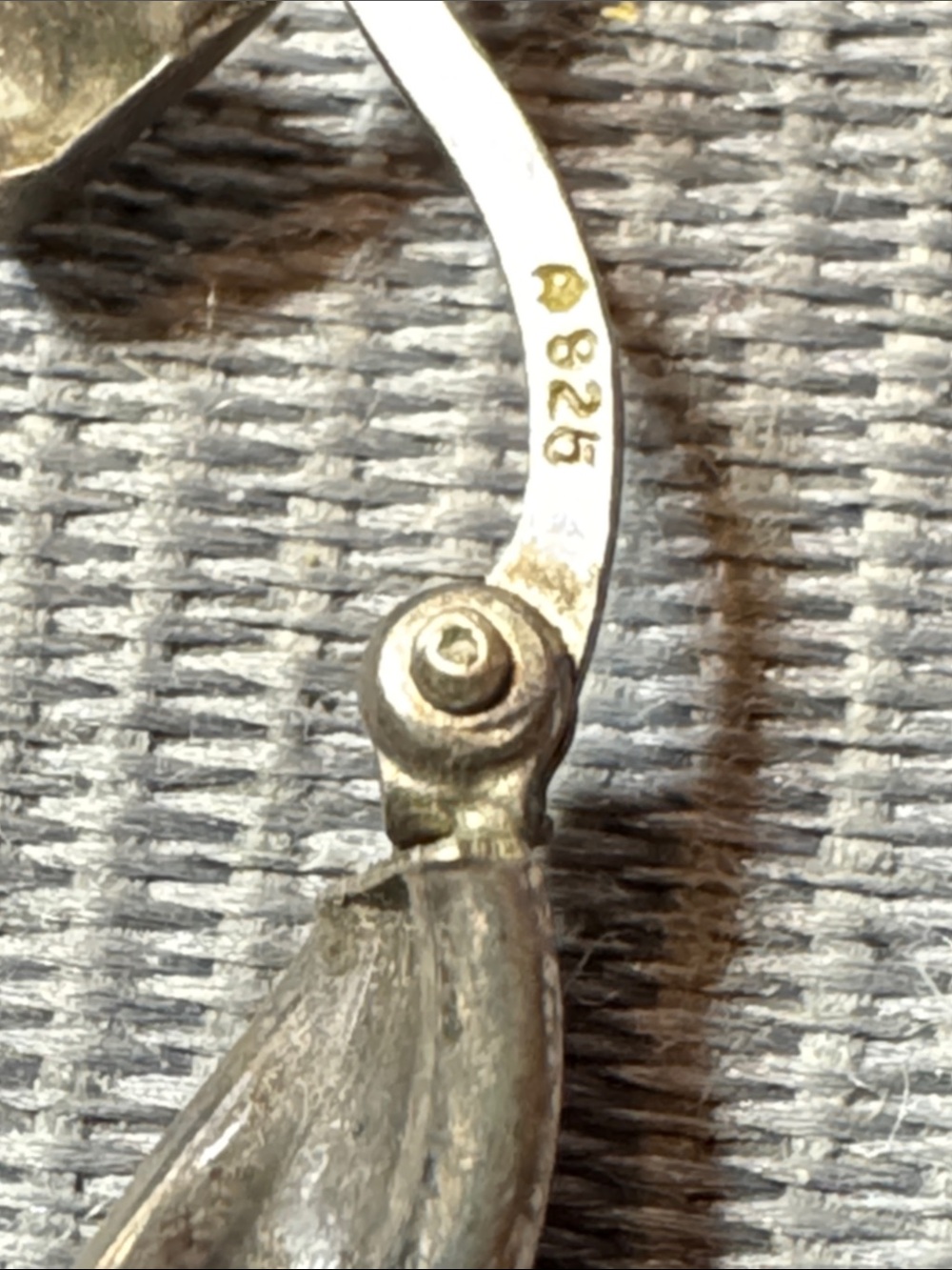Vintage Source Unknown Twisted Hoop Earrings in Silver - Picture 5 of 5